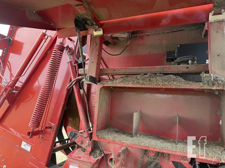 new-holland-br7090-image-5