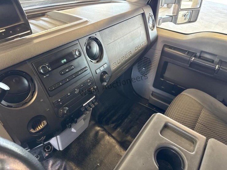 2014-ford-f550-image-19