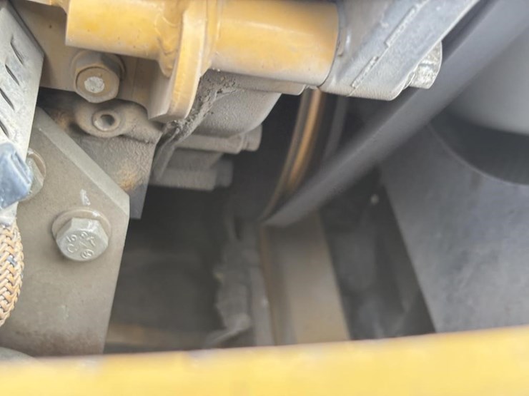 2010-caterpillar-303-image-52