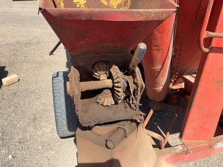 red-portable-pto-driven-feed-grinder-mixer,-steel-construction-image-5