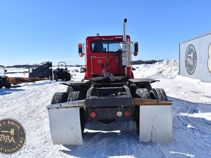 2005-peterbilt-385-image-4