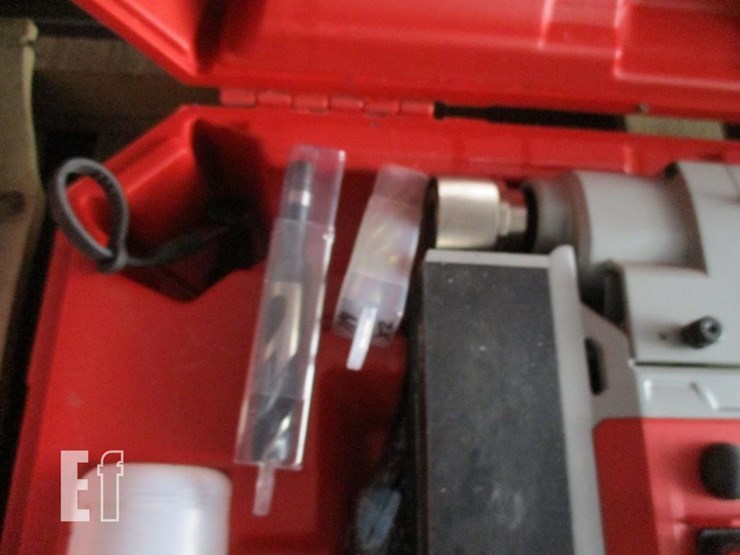 milwaukee-1-5/8"-electric-magnetic-drill-image-3