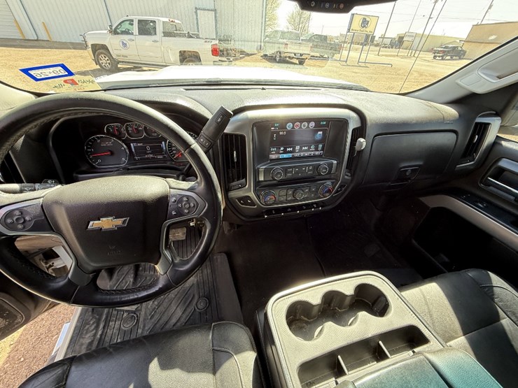 2017-chevrolet-silverado-2500hd-image-15