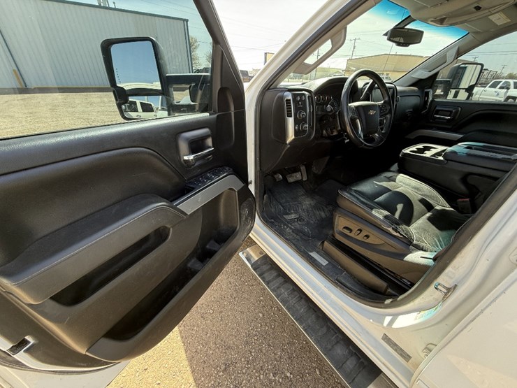 2017-chevrolet-silverado-2500hd-image-12