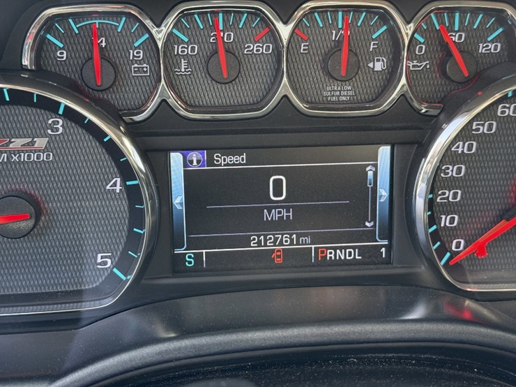 2017-chevrolet-silverado-2500hd-image-18