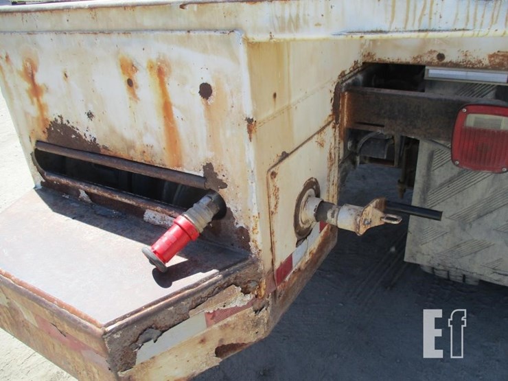 2014-freightliner-business-class-m2-106-image-18