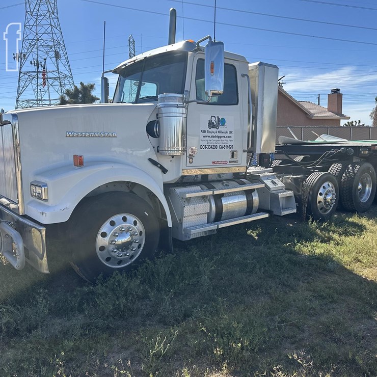 2019 WESTERN STAR 4900