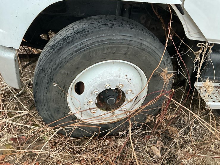 1995-freightliner-fl70-image-28