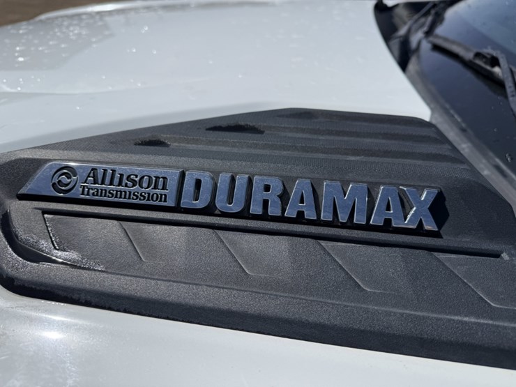 2022-chevrolet-silverado-3500hd-image-11