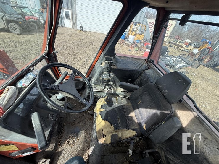 hesston-tractor-2805-image-30