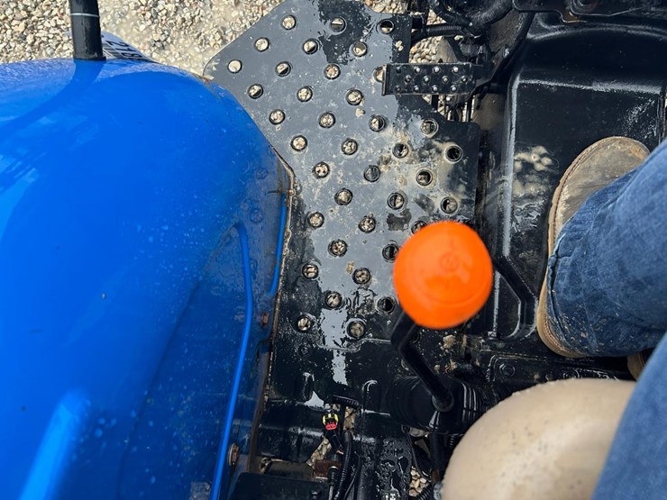 2016-new-holland-workmaster-70-image-28