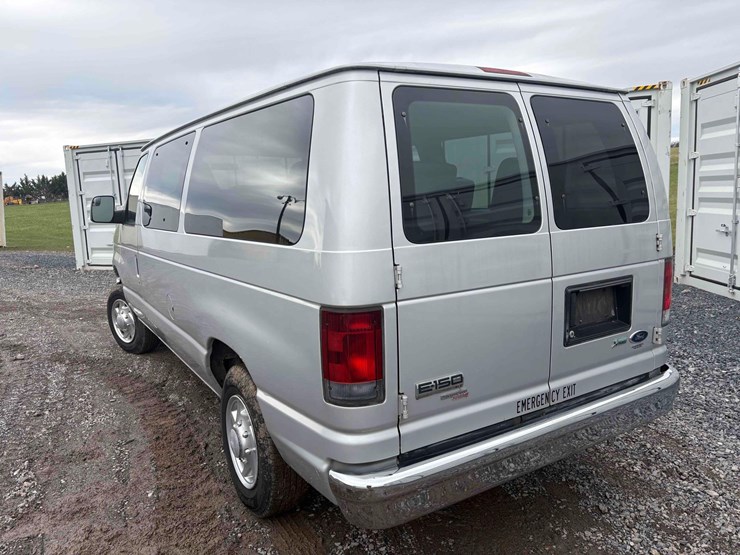 2011-ford-e350-image-4