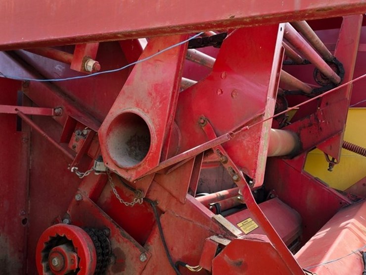 new-holland-853-image-23