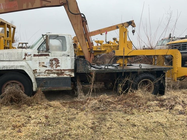#301-•-1980-ford-k604-flatbed-truck-image-2
