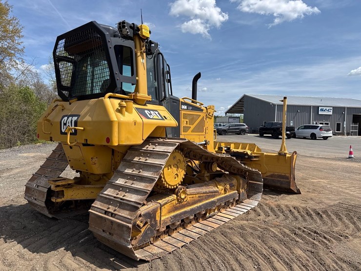 2015-caterpillar-d6n-lgp-image-5