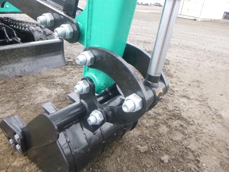 2025-agt-h15r-hydraulic-excavator-image-11