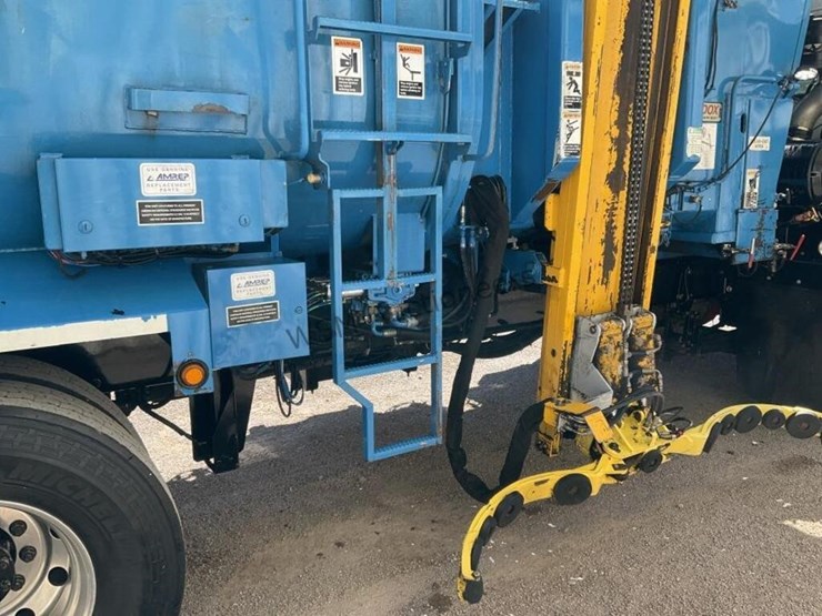 2018-peterbilt-520-image-13