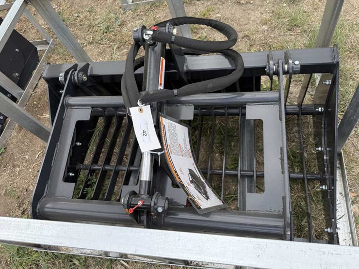 #42-•-mini-skid-steer-rock-grapple-image-2