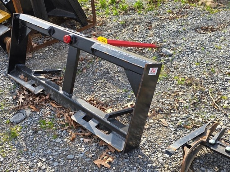 new-kivel-single-skidloader-bale-spear-image-1