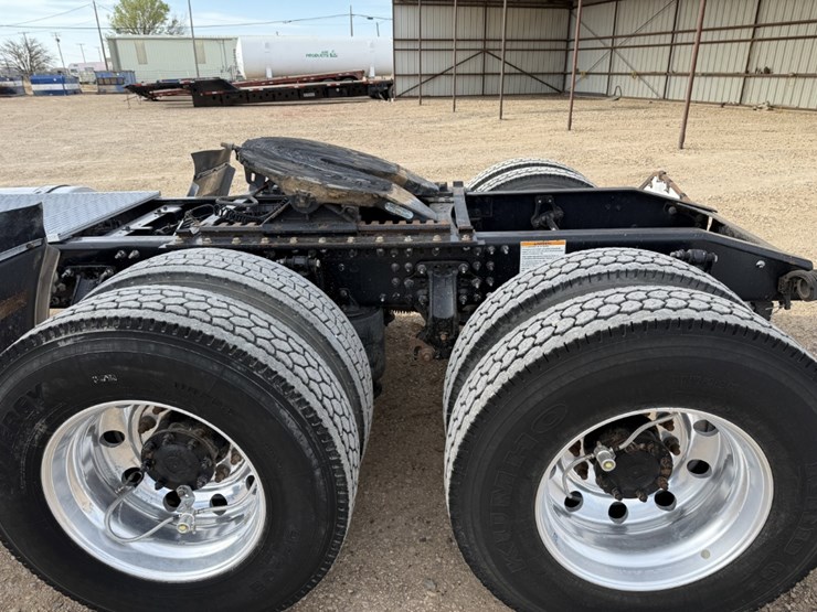 2015-mack-pinnacle-cxu613-image-7