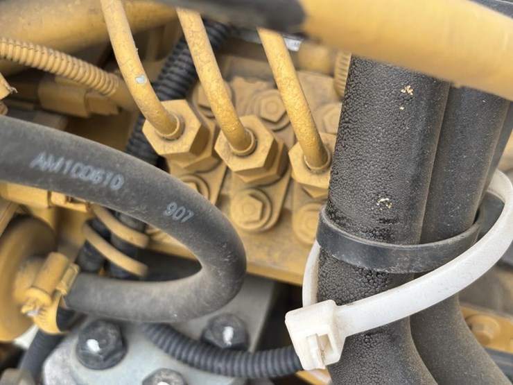 2002-caterpillar-cb24b-image-37