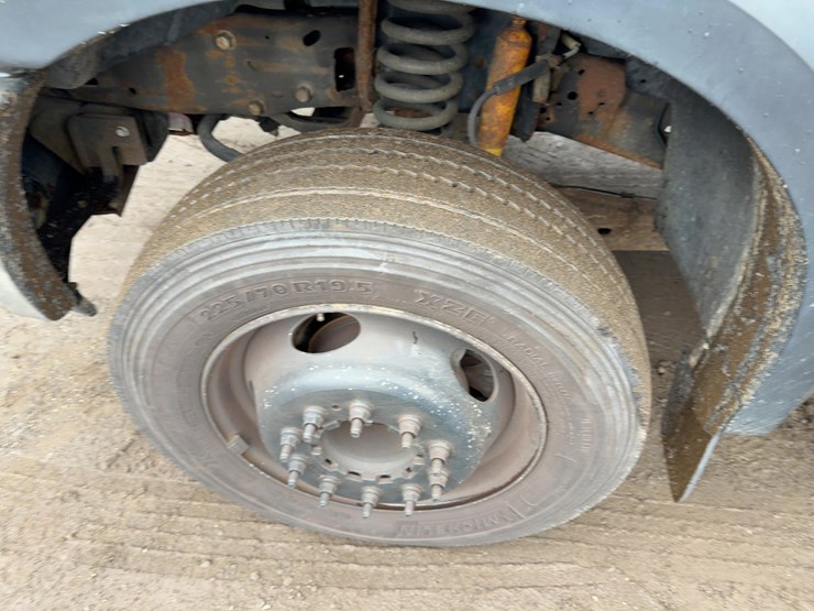 2006-ford-f550-xl-image-11