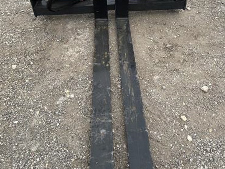 #32-•-48"-skid-steer-hydraulic-pallet-forks---land-honor-image-1