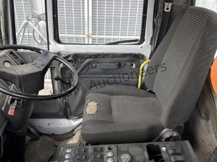 2001-freightliner-fc70-image-43