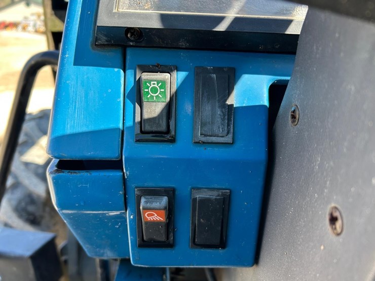 new-holland-5640-image-31