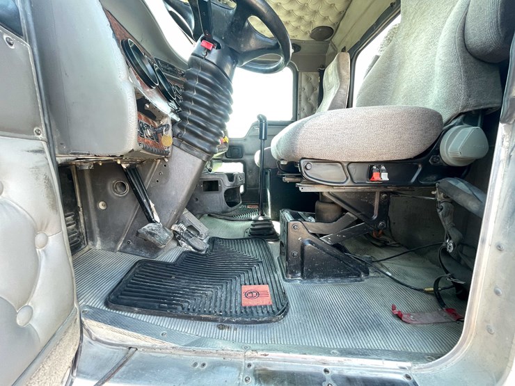 2004-kenworth-t800-image-63