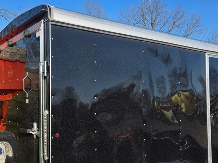 new-2005-carry-on-2-axle-box-trailer-(title)-image-15