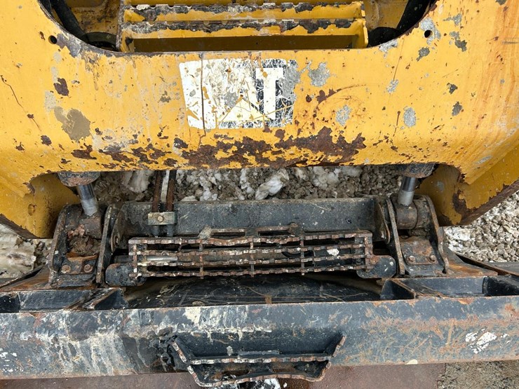2015-caterpillar-299d-image-10