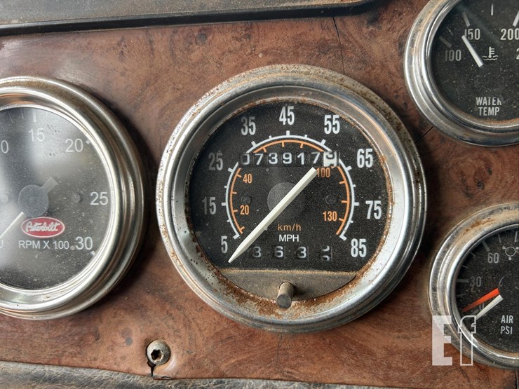 2004-peterbilt-357-image-45