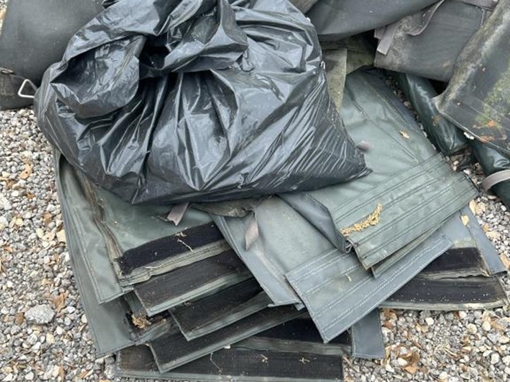 #83-•-trampoline-with-net-and-basketball-hoop-image-4