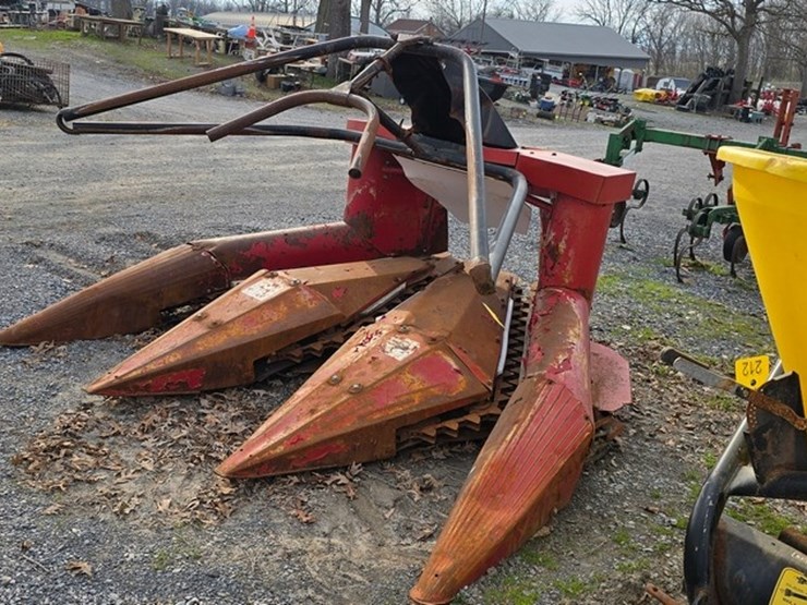 case-rche-3-row-corn-head-image-1