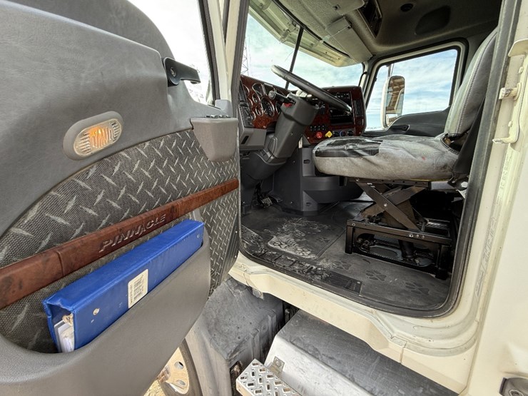 2015-mack-pinnacle-cxu613-image-9