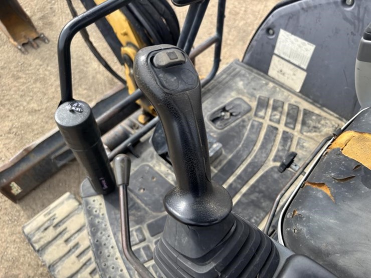 2010-caterpillar-303-image-31