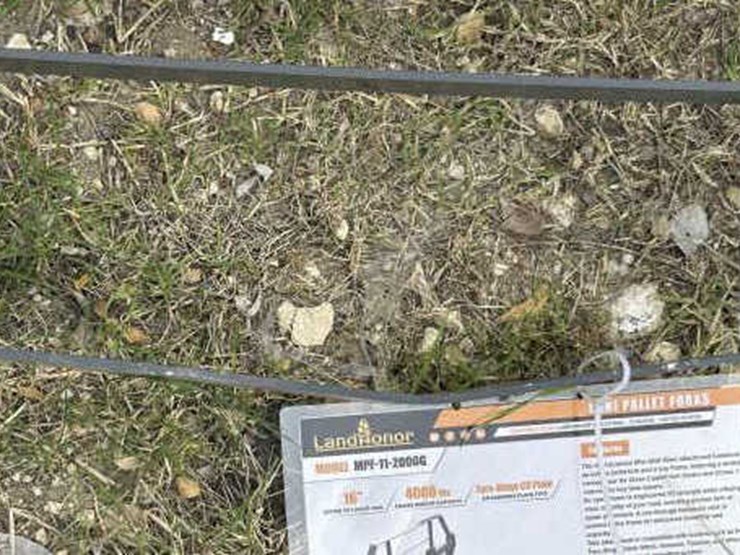 #117-•-16"-mini-skid-steer-pallet-forks-image-2