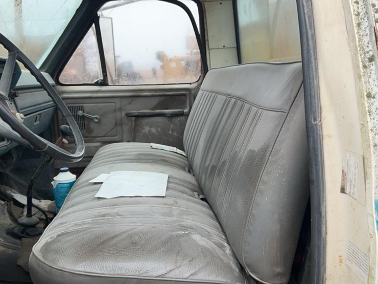 #301-•-1980-ford-k604-flatbed-truck-image-23