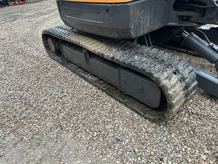 2019-case-cx60c-image-11