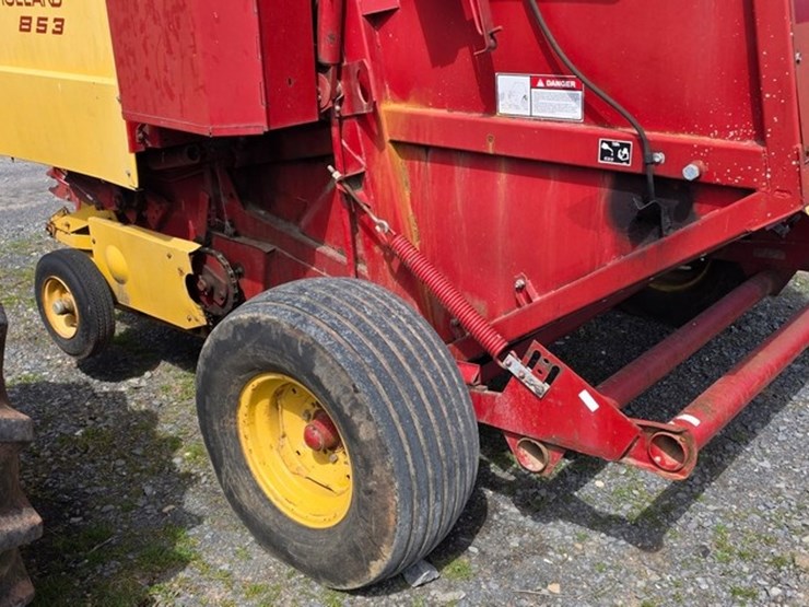 new-holland-853-image-13