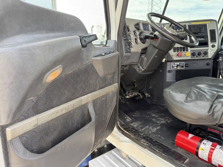 2014-mack-pinnacle-chu613-image-18