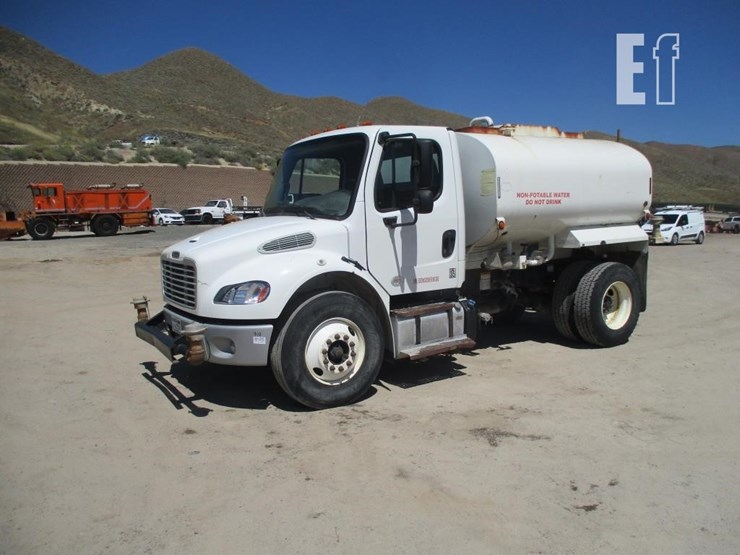 2014-freightliner-business-class-m2-106-image-1