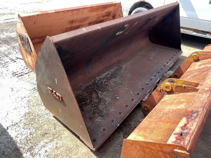 #5686-•-pin-on-bucket-image-3