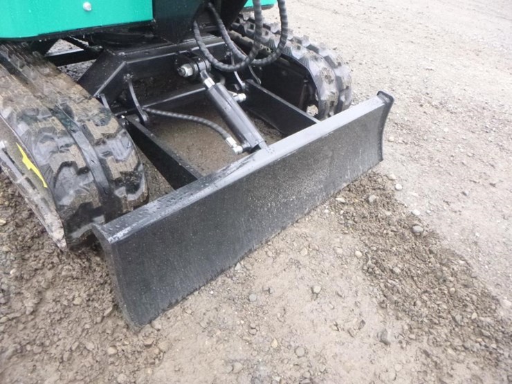 2026-agt-h15r-hydraulic-excavator-image-16