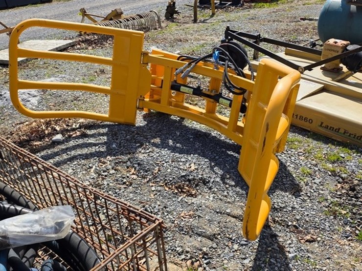 new-sundown-skidloader-bale-squeezer-image-1