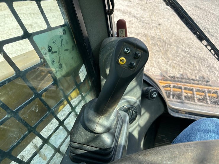 2020-caterpillar-259d3-image-26