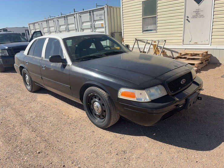 2011-ford-crown-victoria-lx-police-/-sedan-4d-image-1