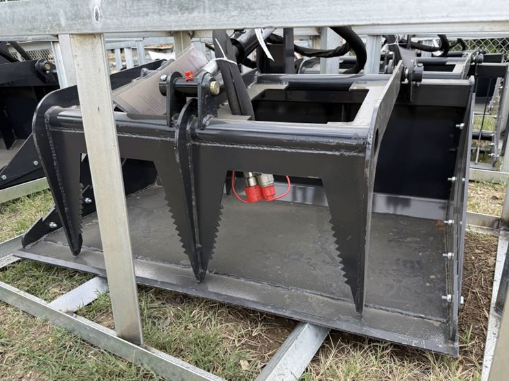 #43-•-mini-skid-steer-grapple-bucket-image-1