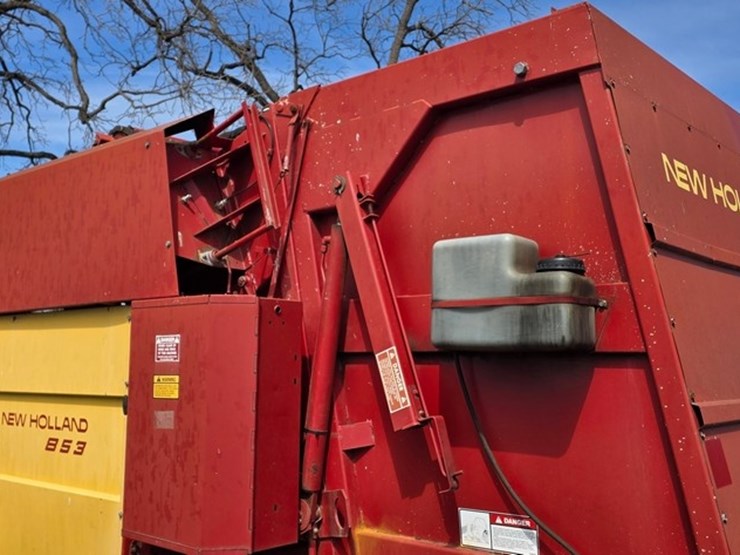 new-holland-853-image-14